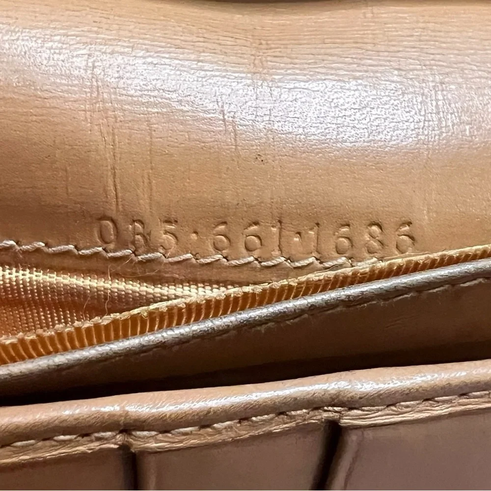 Gucci Vintage Horse Bit Long Wallet Tan Italian Leather Brass Hardware Neutral - Picture 11 of 16